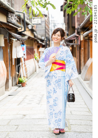 浴衣を着た女性の写真素材