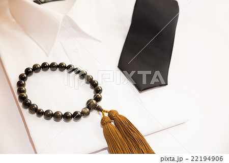 喪服（略式） 男性用 白ワイシャツと黒ネクタイと数珠 22194906