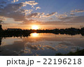田んぼに映る夕日 22196218