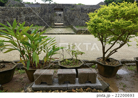 玉陵(たまうどぅん)、遥拝所から陵墓入り口を望む、沖縄 玉陵(たまうどぅん)、遥拝所から陵墓入り口を望む、沖縄 22200693