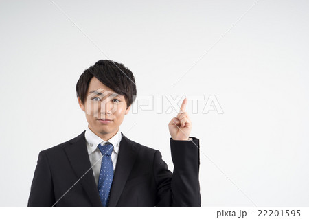指差しするビジネスマン 指差しするビジネスマン 22201595