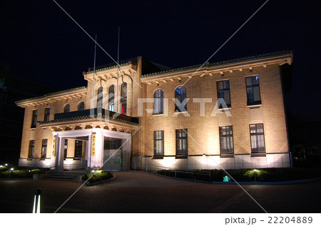 ライトアップした山梨県議会議事堂 ライトアップした山梨県議会議事堂 22204889