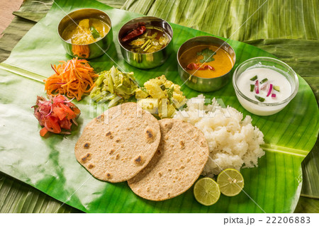 インドの典型的な定食 ミールズ  Lunch of meals south India インドの典型的な定食 ミールズ  Lunch of meals south India 22206883