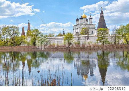 Joseph-Volokolamsk Monastery reflecting in pond 22208312