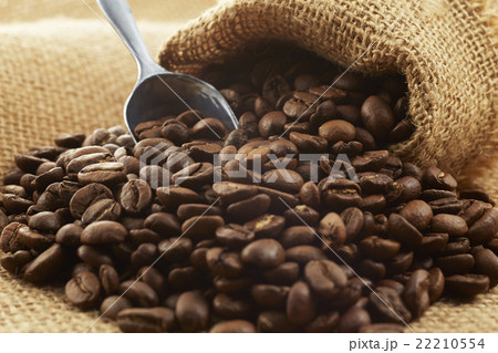 麻袋に入ったコーヒー豆 22210554