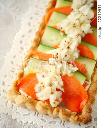 胡瓜とスモークサーモンのキッシュ(アップ) 胡瓜とスモークサーモンのキッシュ(アップ) 22210951