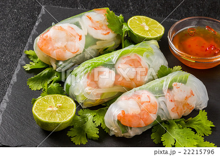 ベトナム風生春巻き　 Salad spring roll of Asian wind prawns 22215796