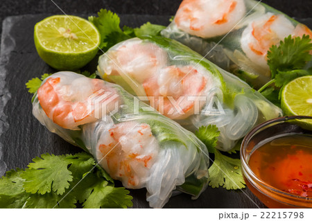 ベトナム風生春巻き　 Salad spring roll of Asian wind prawns 22215798