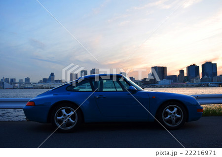 車と夕景 22216971