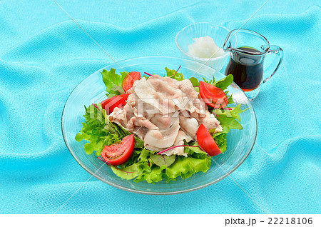 夏の冷しゃぶ（豚肉の冷やししゃぶしゃぶ）料理。 22218106