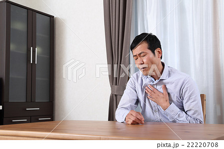 体調不良の50代男性 22220708