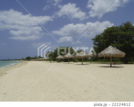 キューバのトリニダーから日帰りで行けるアンコンビーチ キューバのトリニダーから日帰りで行けるアンコンビーチ 22224612