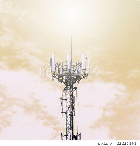 antenna and the sky hazy. 22225161