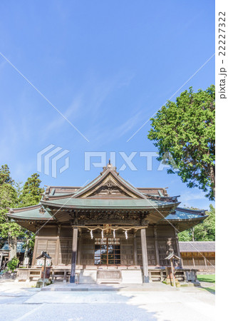 夏の鶴谷八幡宮の拝殿の風景 22227322