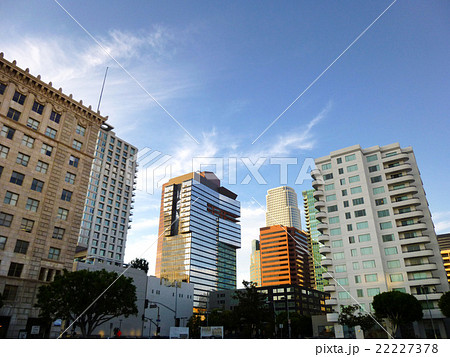 夕暮れ時のロサンゼルスダウンタウン 22227378