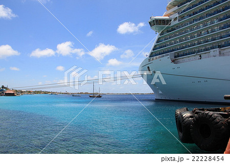 ボネール島、停泊中のクルーズ船 ボネール島、停泊中のクルーズ船 22228454
