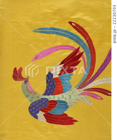 日本の紋様　絹織物　染め物　古布 刺繍帯地　鳳凰　和柄 22230703