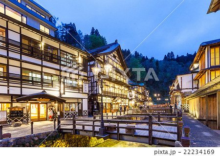 銀山温泉　温泉街の夕景 22234169