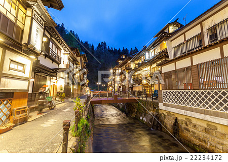銀山温泉　温泉街の夕景 22234172