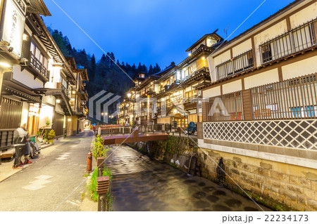 銀山温泉　温泉街の夕景 22234173