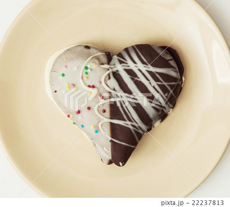 Tasty decorative gingerbread heart on the plate, sweet food 22237813