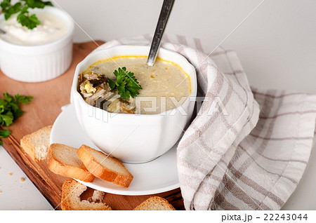 creamy soup with croutons 22243044