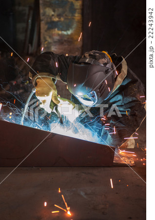 worker welding metal worker welding metal 22243942