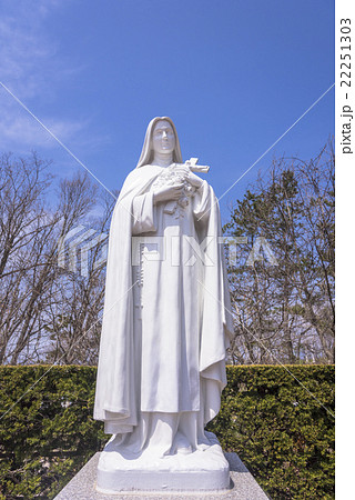 桜満開のトラピスチヌ修道院 22251303