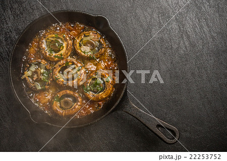 本格マッシュルームのアヒージョ ajillo Oil firing of the mushroom 本格マッシュルームのアヒージョ ajillo Oil firing of the mushroom 22253752