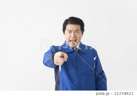 激怒するミドル作業員 22258622