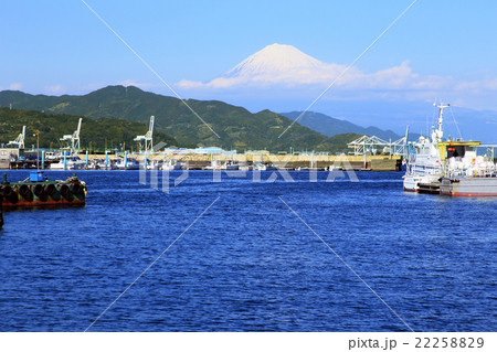 富士山と清水港　霊峰富士　真っ青な海　駿河湾 22258829