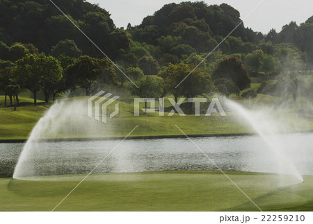スプリンクラー ゴルフ場 撒水 イメージ素材 スプリンクラー ゴルフ場 撒水 イメージ素材 22259210
