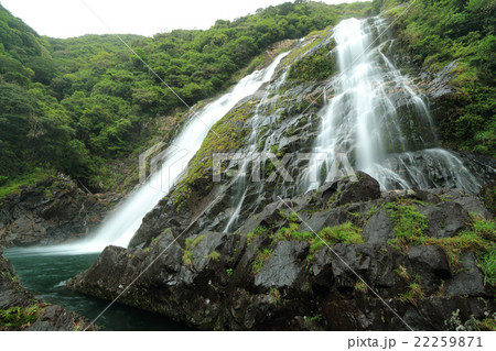 屋久島　大川の滝（おおこのたき）くもり 22259871