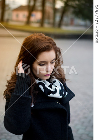 Beautiful girl in the autumn park Beautiful girl in the autumn park 22277691