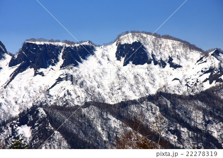 遅い雪融けを迎えた春の定山渓天狗岳 遅い雪融けを迎えた春の定山渓天狗岳 22278319