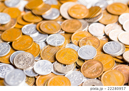 大量の小銭　お金　お金の写真　金融　貯金　大量の日本の硬貨　通貨　日本硬貨 22280957