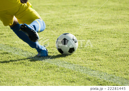 Soft focus footballer 22281445