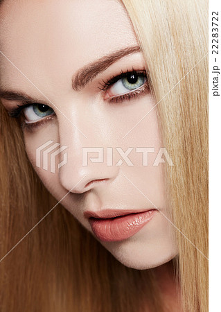 外人女性モデルの顔 ナチュラルメイクの写真素材