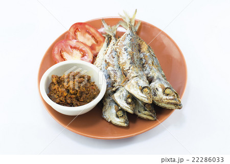 Selective focus of local crispy fried small fishes Selective focus of local crispy fried small fishes 22286033
