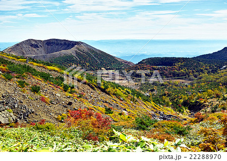 秋の吾妻小富士と桶沼 22288970