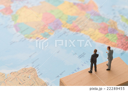 世界地図とビジネスマン 22289455