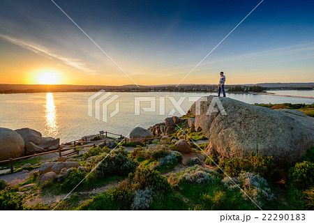 Man standing on the edge of the rock 22290183