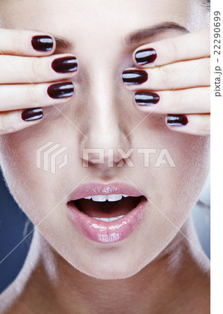Portrait of a beautiful woman Portrait of a beautiful woman 22290699
