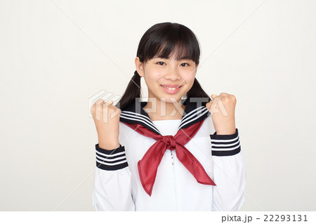 ガッツポーズをする中学生 22293131