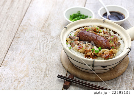 臘腸滑雞煲仔飯 22295135