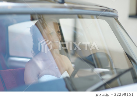 Beautiful young bride portrait in a wedding car Beautiful young bride portrait in a wedding car 22299151