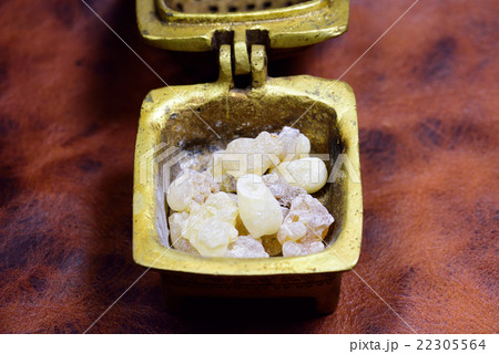 香炉いっぱいの乳香 香炉いっぱいの乳香 22305564