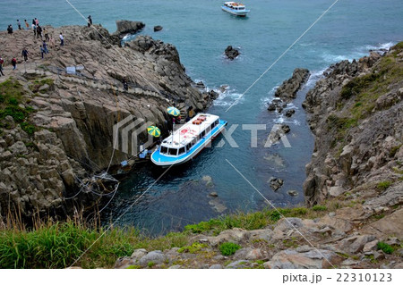 東尋坊・展望台から見下ろす遊覧船乗り場の眺め（４） 22310123