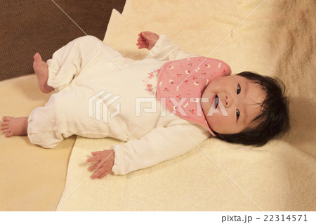 仰向けの赤ちゃん 仰向けの赤ちゃん 22314571