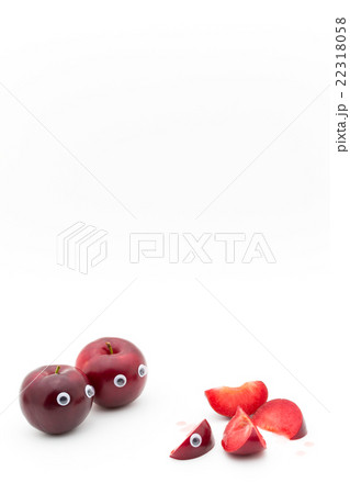 目玉シール・プラム:wiggly eyed plums 22318058